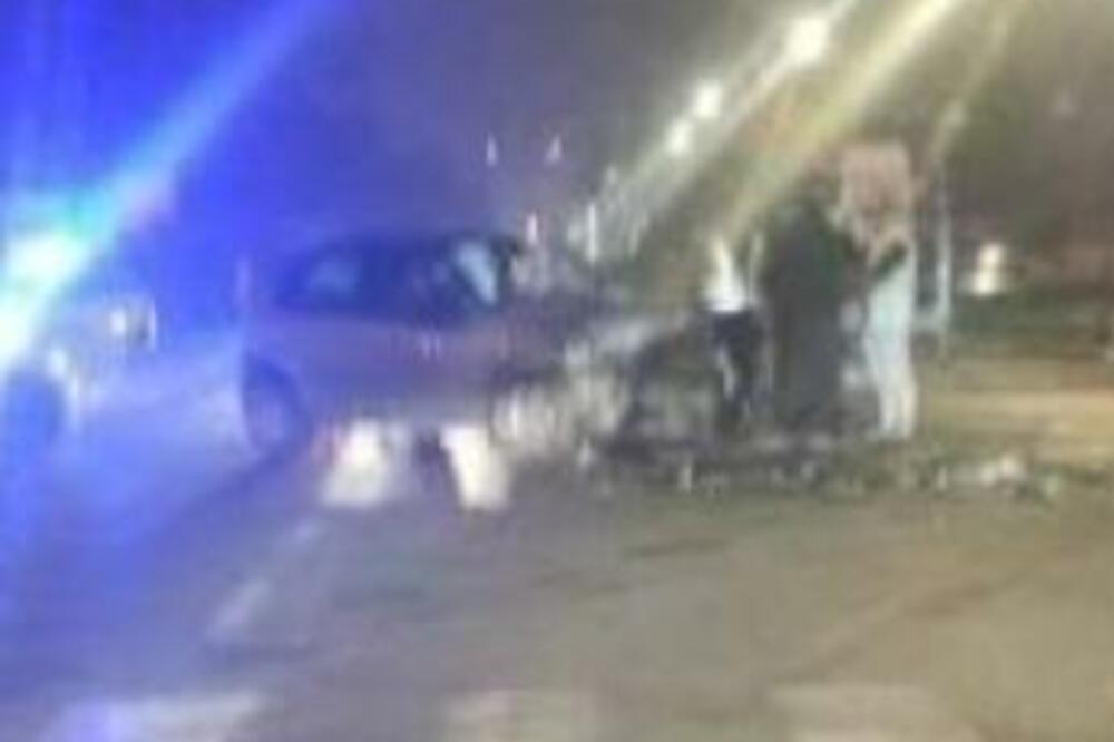 TEŽAK UDES U BATAJNICI: Od jačine udarca vozilo odletelo na trotoar! (FOTO)