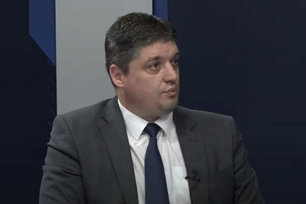 ODREĐEN PRITVOR VOZAČU KOJI JE KOMBIJEM UDARIO PREDSEDNIKA OPŠTINE PARAĆIN