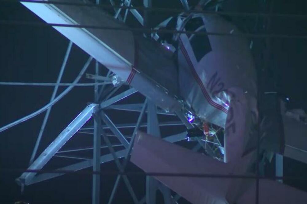 UŽAS KOD VAŠINGTONA: Avion PAO na dalekovod, 120.000 potrošača ostalo BEZ STRUJE! (VIDEO)