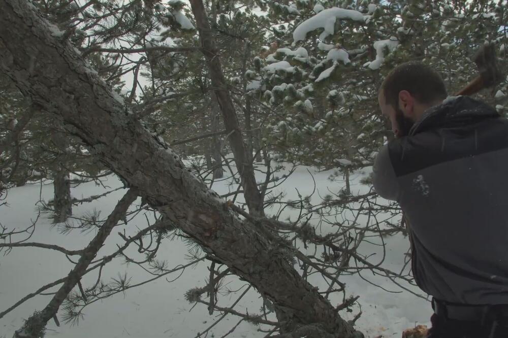 PREŽIVLJAVA U DIVLJINI I SPAVA NA MINUS 30 STEPENI: Ovo je SRPSKI Ber Grils! (FOTO)