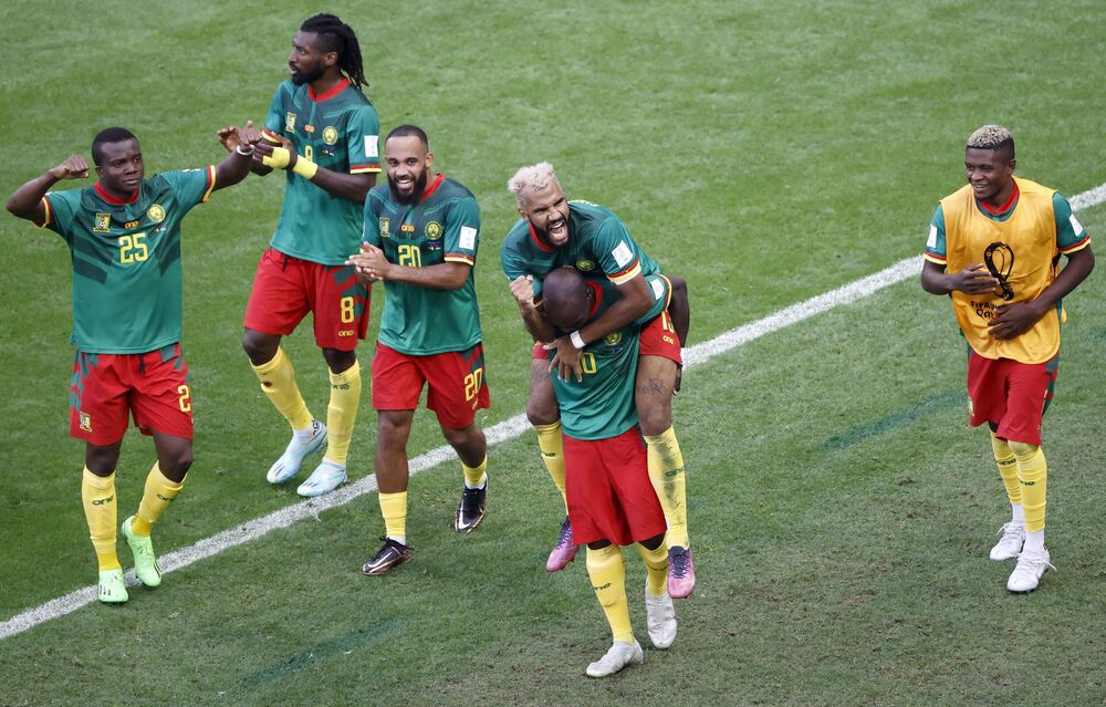 Slavlje fudbalera Kameruna na utakmici protiv Srbije