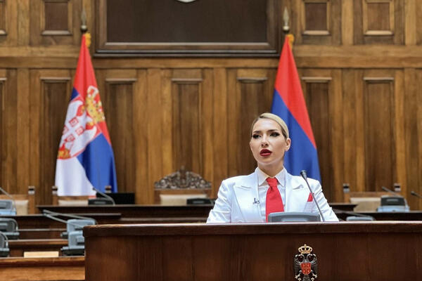 JOVANA JEREMIĆ UŠLA U SKUPŠTINU! Stala za GOVORNICU i digla narod na NOGE: Svi komentarišu SAMO JEDNO, NEVERICA