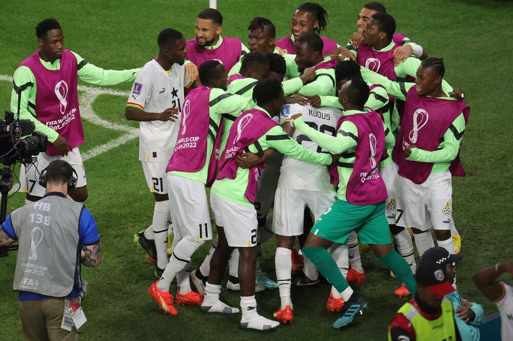 GANA VODILA 2:0, JUŽNA KOREJA IZJEDNAČILA ZA TRI MINUTA, ALI... "Crne zvezde" na mišiće do prve pobede (VIDEO/FOTO)