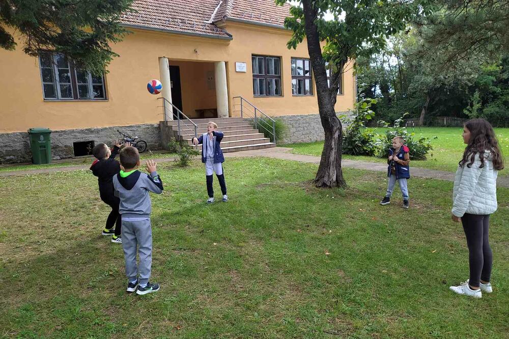 "USTAJU DA ME POZDRAVE KAD ULAZIM U UČIONICU": Deca u seoskim školama za vršnjačko nasilje su čuli samo IZ PRIČA