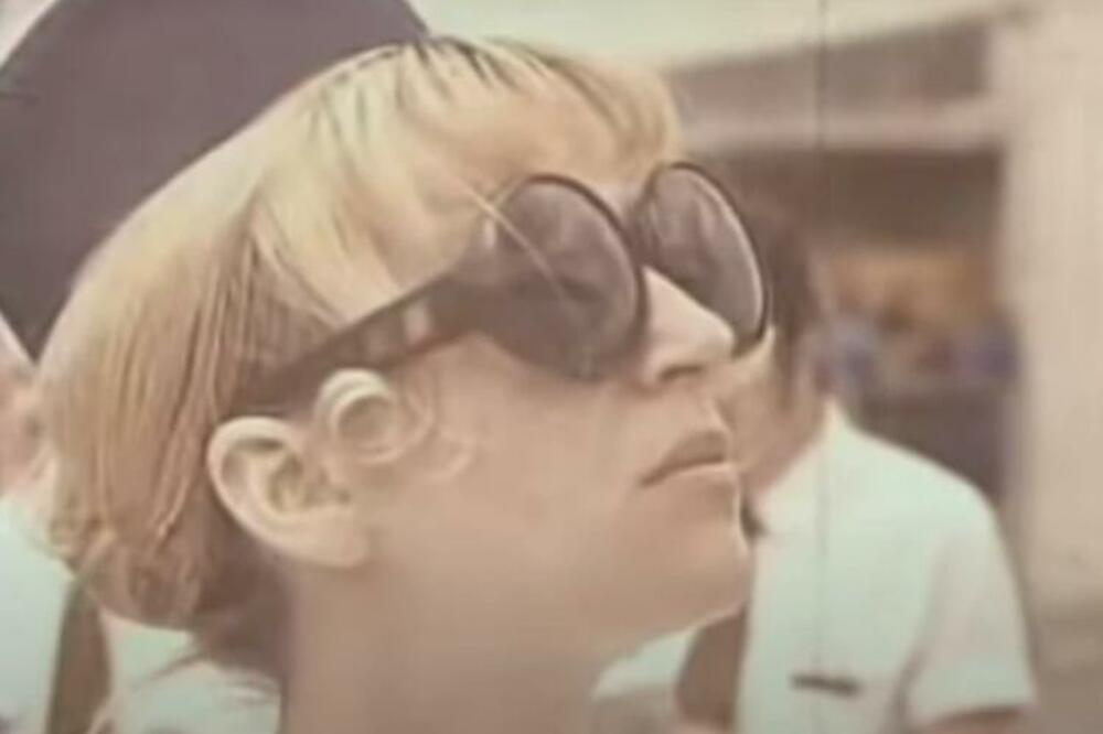 OVA FOTOGRAFIJA IZ 7O-IH JE ZAPALILA CEO REGION: Svi gledaju u ŽENE na njoj, a biće vam jasno i ZAŠTO (FOTO)