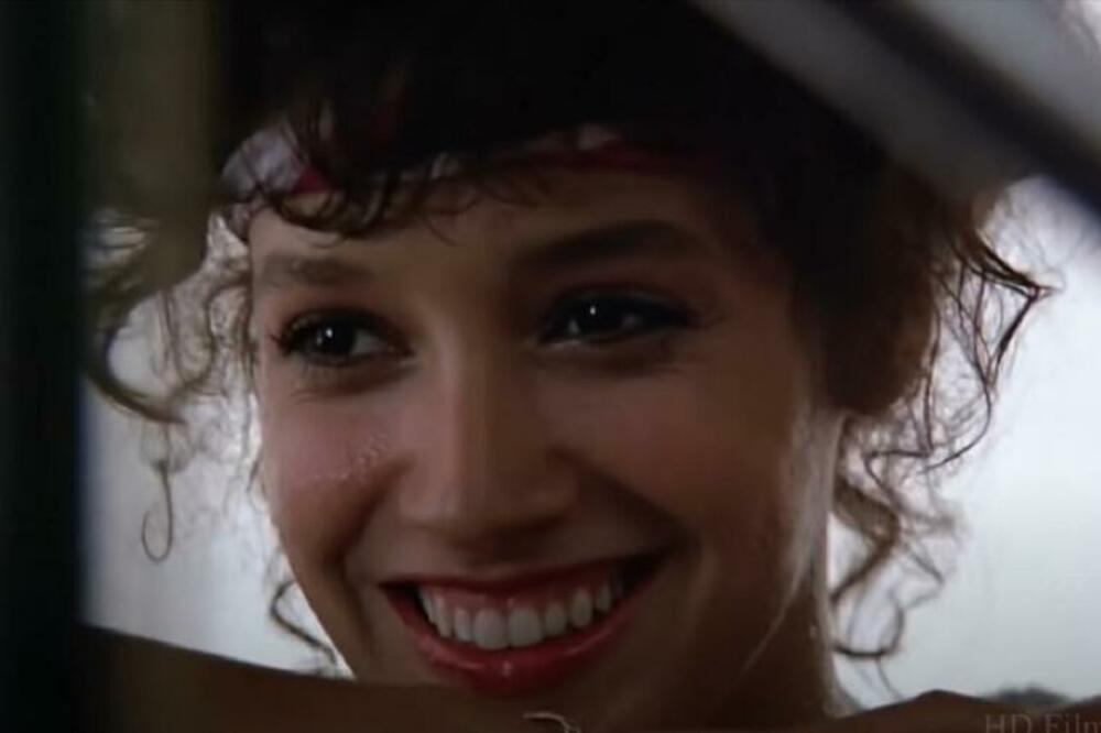 SNIMALA JE VRELE SCENE KOJE JE GLEDALA CELA SRBIJA: Evo kako izgleda PLESAČICA sa slike 40 GODINA KASNIJE (FOTO)