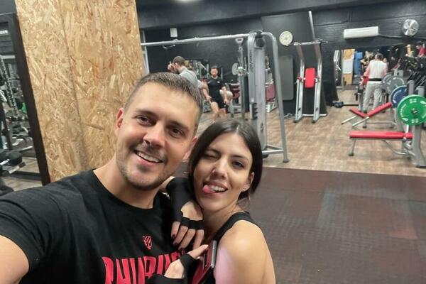 U OVOM STANU ŽIVI MILOŠ BIKOVIĆ SA VRELOM CRNOGORKOM: Sredio ga specijalno za NOVU GODINU, ZASTAĆE VAM DAH (FOTO)