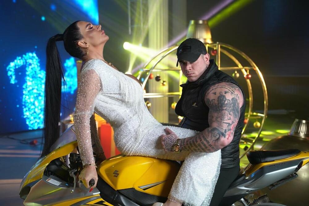 Kako izgleda ćerke muškarca koji je DEKLARISANA PROSTITUTKA? Osvanula zajednička slika, šok za sve