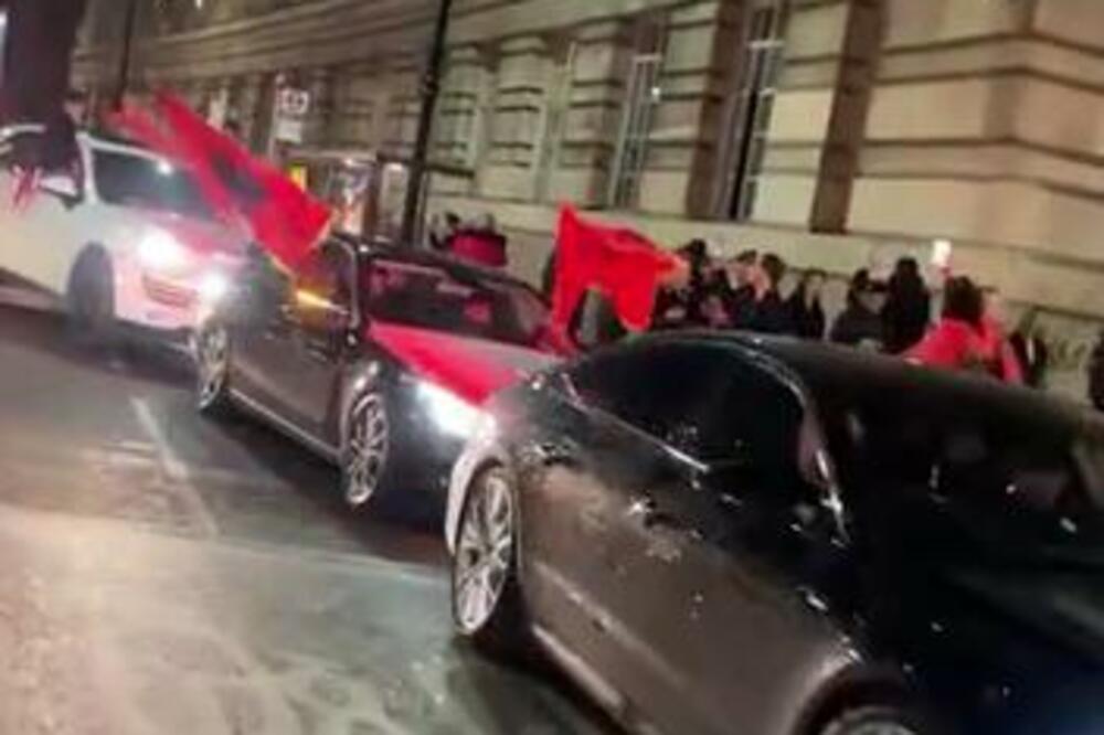 ALBANCI DIVLJALI U BESNIM AUTOMOBILIMA: Vijorila se i ZASTAVA, napravili OPŠTI HAOS na ulicama (VIDEO)