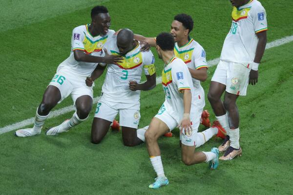 EKVADOR ZA TRI MINUTA OD SLAVLJA DO TUGE... Kulibali odveo Senegal u osminu finala Svetskog prvenstva (VIDEO/FOTO)