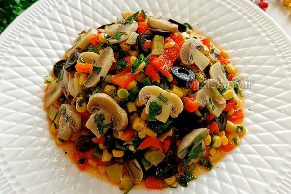 PREDLOG ZA POSNO PREDJELO ZA SVETOG ALIMPIJA: Salata sa paprikama i pečurkama, super se SLAŽE UZ RIBU (VIDEO)