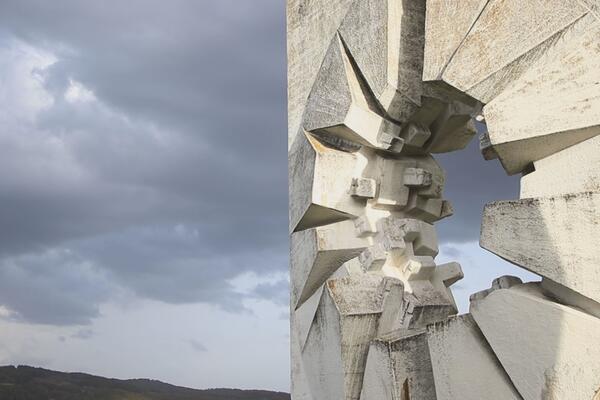 DALI SVOJE ŽIVOTE DA BI ODBRANILI UŽICE PA DOBILI SPOMENIK KAKAV SU ZASLUŽILI: Кadinjača čuva krvave tajne rata