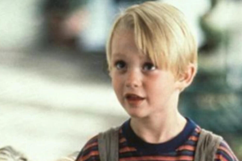 EVO KAKO POSLE 30 GODINA IZGLEDA DENIS NAPAST: Ušao je u 4. deceniju, gledaćete u neverici (FOTO)