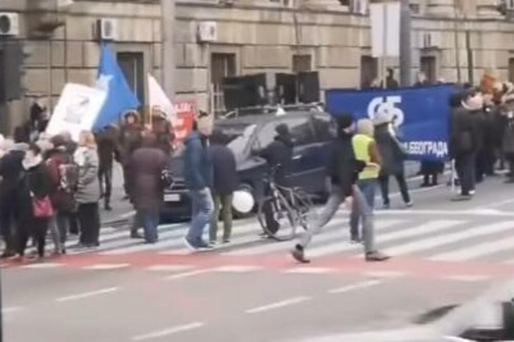 PROTEST PROSVETARA U BEOGRADU: "Tražimo oštar obračun sa nasiljem u školama"