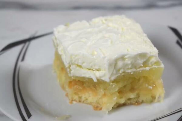 JUGOSLOVENSKE DOMAĆICE SU OVAJ KOLAČ SPREMALE 80-IH: Tajna njegovog ukusa je OVA VOĆKA, slasnije ne može