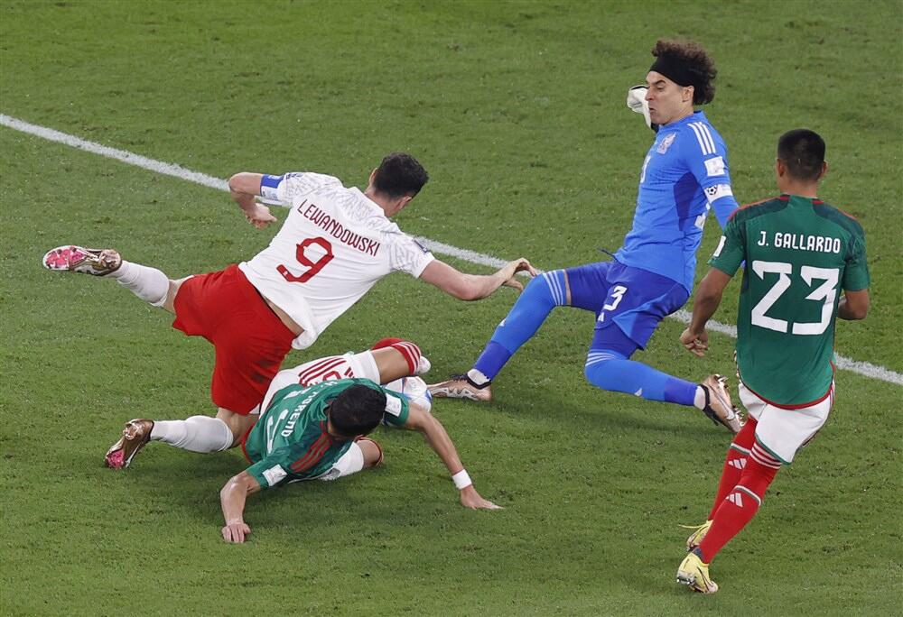 Meksikanci - mladost, iskustvo i naturalizovani igrači: Očoa uz rame Ronaldu i Mesiju, Mora najmlađi Sombreros