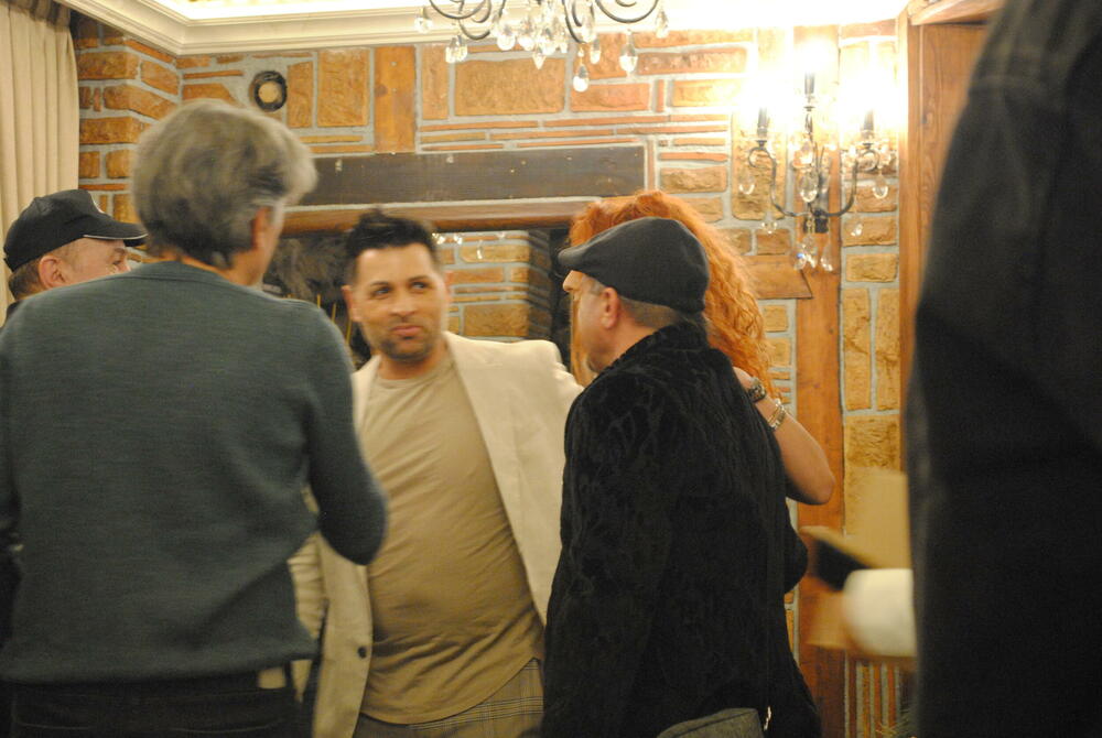 Čekaj bre čoveče!- rekao je Sani kroz smeh priznajući da je bilo mnogo trenutaka za ove tri decenije kada su mislili da će se razići