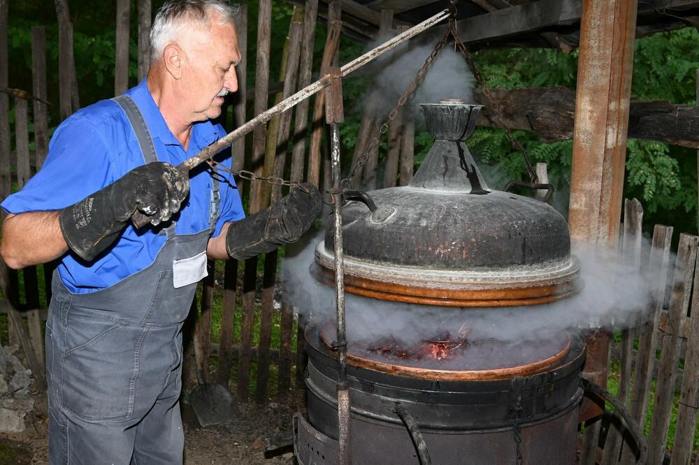 PA DA NAZDRAVIMO U TO IME! Naše NACIONALNO PIĆE od DANAS je SVETSKO DOBRO! (FOTO)