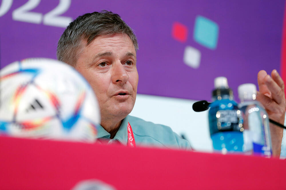 PIKSI O ŠVAJCARSKOM SIRU, ROBOTIMA: Zašto je tragedija igrati remi sa Kamerunom? MITROVIĆ: Vlahović je NAOŠTREN!