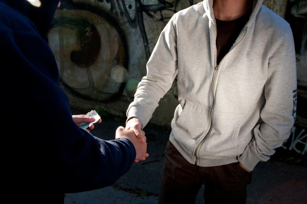 Narkomani pored puta, dileri, prostitucija: Milioni gledaju jezivi snimak iz obećane zemlje pune Srba!