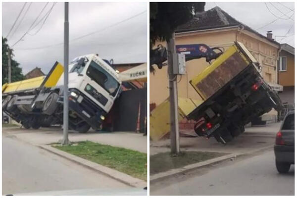 KAMION LEBDI NA SRPSKIM PUTEVIMA: Svi gledaju u ČUDU ovaj PRIZOR iz Valjeva! (FOTO)