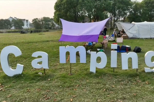 Kampovanje novi trend među kineskim ljubiteljima fudbala (VIDEO)