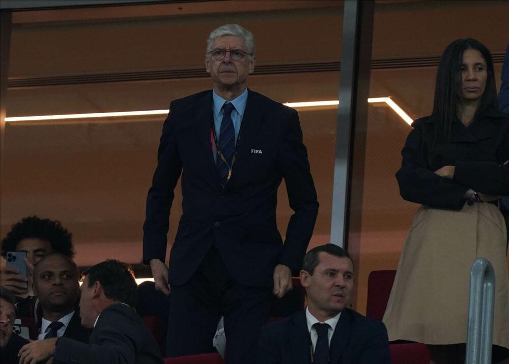 Arsen Venger, Sport, Fudbal