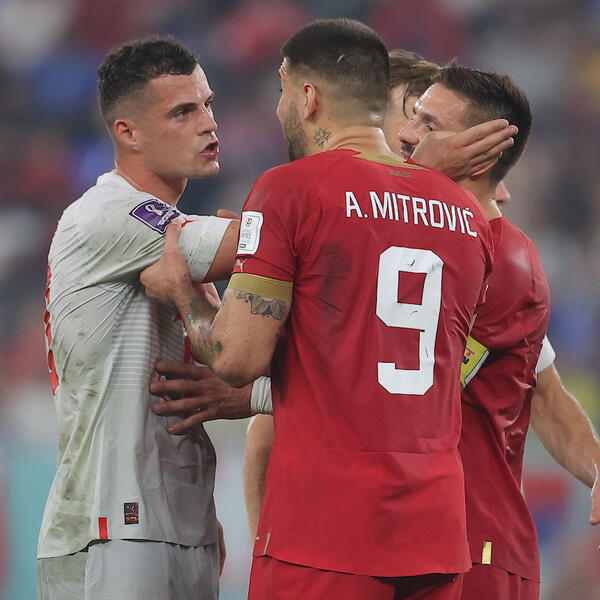 DETALJ SA MEČA OD KOGA NAM SE PREVRNUO ŽELUDAC: Mitrović pao, da li je bio PENAL? Evo stručnog odgovora