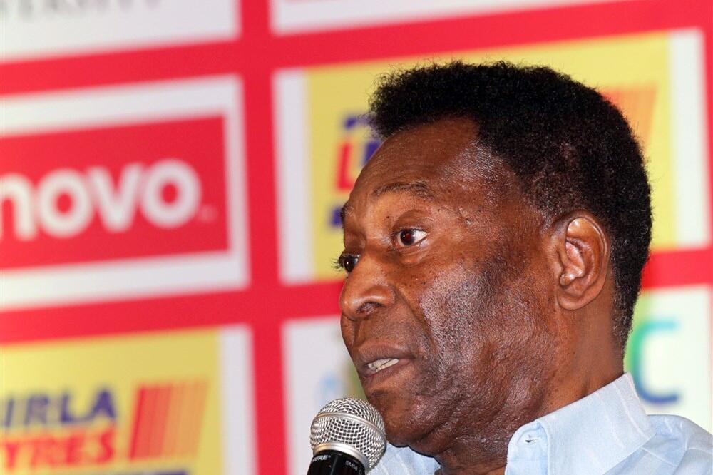 PELE POSLAO JEZIVU PORUKU: Legendarni Brazilac se oprostio od svoje porodice! (FOTO)
