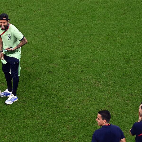 NEJMAR POSLAO JASNU PORUKU NAVIJAČIMA: Stihom iz čuvenog muzičkog hita najavio povratak na teren! (FOTO)