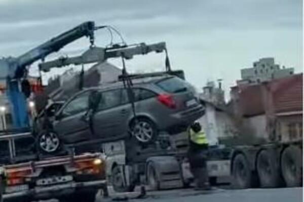 UKUPNO DEVETORO POVREĐENIH U UDESU NA IBARSKOJ MAGISTRALI: Pauk nosi smrskano vozilo sa mesta nesreće (VIDEO)