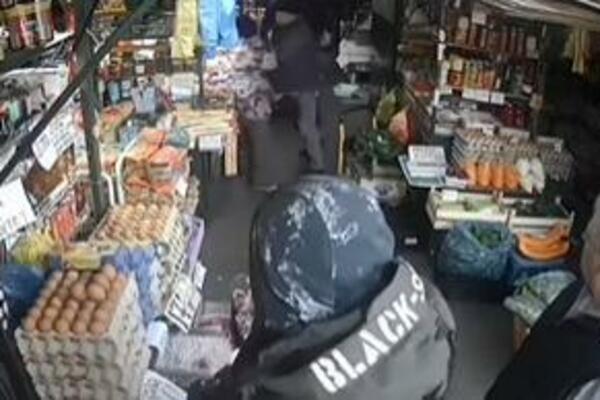 OGLASILA SE ŽENA PRETUČENA NA KARABURMI: "Jednom rukom me DRŽAO ZA VRAT, drugom udarao pesnicom" (VIDEO)