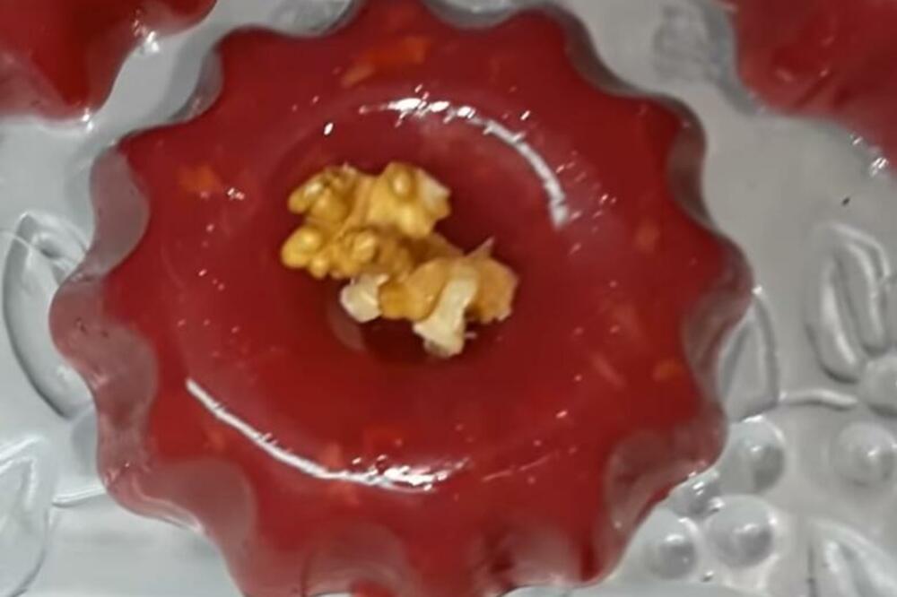 POSAN SUDŽUK KOLAČ KOJI ĆE VAS SRUŠITI S' NOGU: Priprema se lako, brzo i JEFTINIJE OD DRUGIH (FOTO)