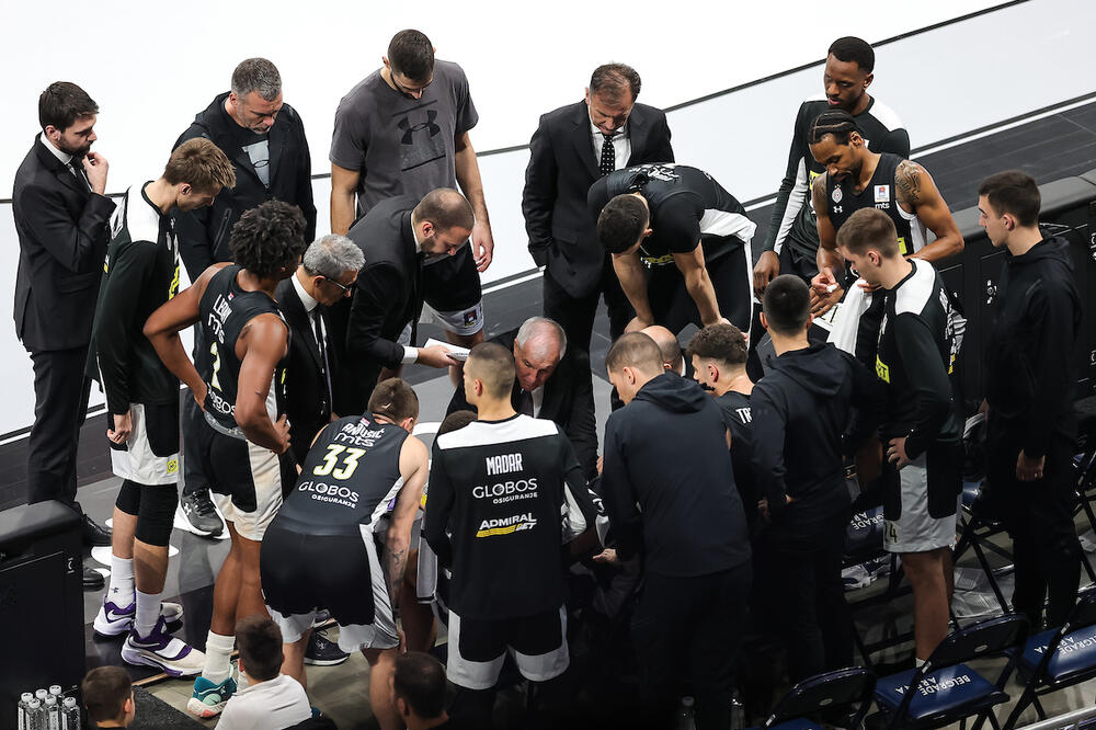 "SPORAN" TRANSPARENT NA MEČU PARTIZAN - BUDUĆNOST! Ovo je ŽESTOKO naljutilo igrače i navijače! (FOTO)