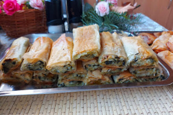 NAJZDRAVIJA PITA PUNA POVRĆA KOJA SE SPREMA OD ULTRA TANKIH KORA: Idealna za PRAZNIKE, ali i VEČERU! (VIDEO)