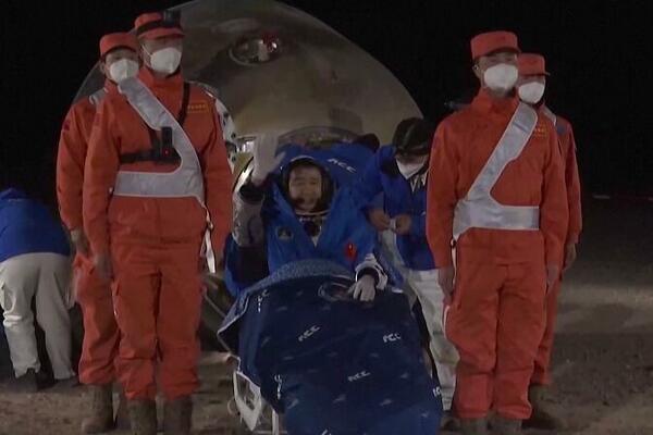 Kineski tajkonauti misije Šendžou-14 vratili se kući posle šestomesečnog boravka u svemirskoj stanici