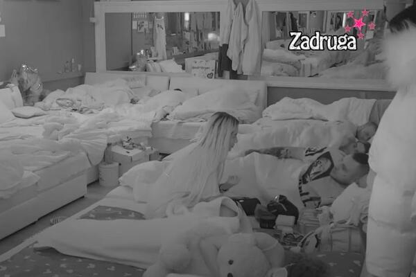 CAR I ALEKS NE MOGU DA OBUZDAJU STRASTI, DEJAN NA APARATIMA: Završili zajedno u krevetu, pa uradili OVO