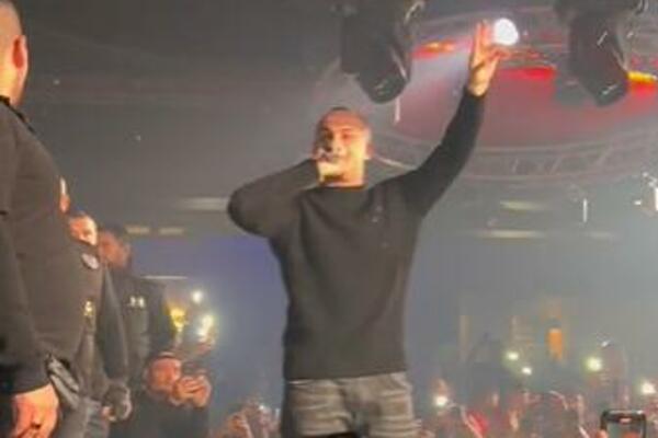 HORSKI VREĐALI MAJKU SRBIMA! Skandalozan nastup albanskog repera, ovako su slavili poraz Srbije! (VIDEO)