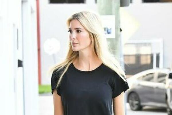 IVANKA TRAMP PROŠETALA U CRNIM HELANKAMA: Izgleda kao BOMBA, muškarcima PALE VILICE OD PRIZORA (FOTO)