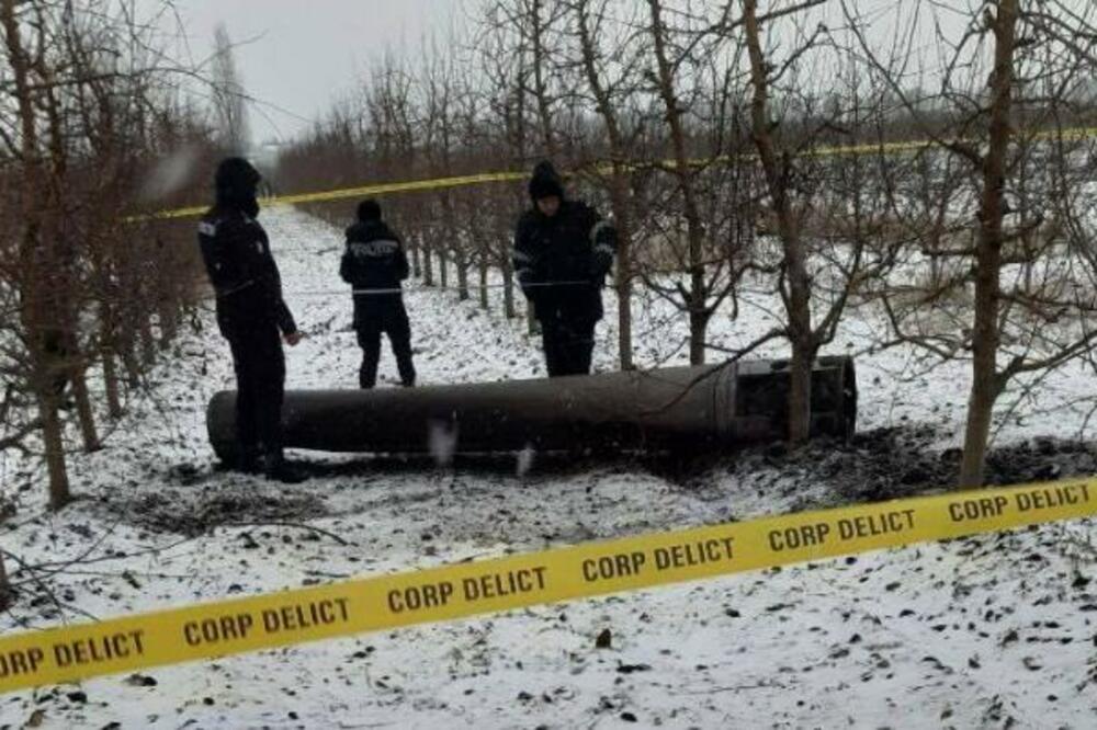 PRONAĐENA RAKETA NA TERITORIJI MOLADVIJE: Projektil otkriven u bašti nedaleko od granice sa Ukrajinom (FOTO)