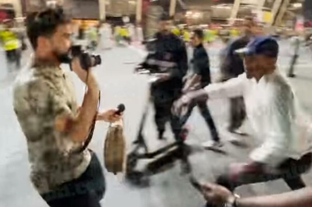 RASPALIO GA KAO NEKAD LOPTU: Predsednik rivala Srbije u Kataru ŠUTNUO U GLAVU navijača - pred kamerama! (VIDEO)