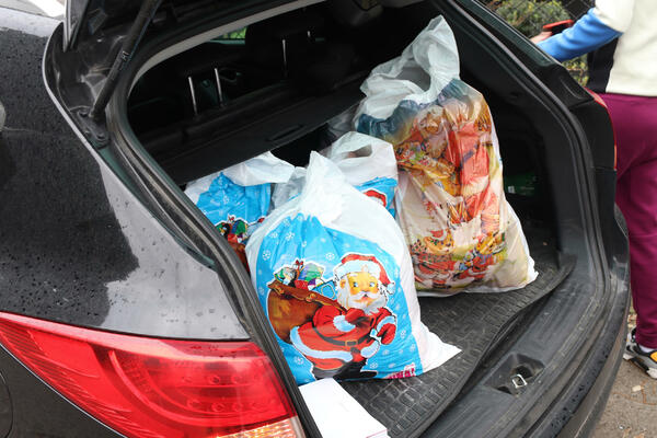 Ova opština deli besplatne novogodišnje paketiće za decu: Prijave traju do 26. novembra