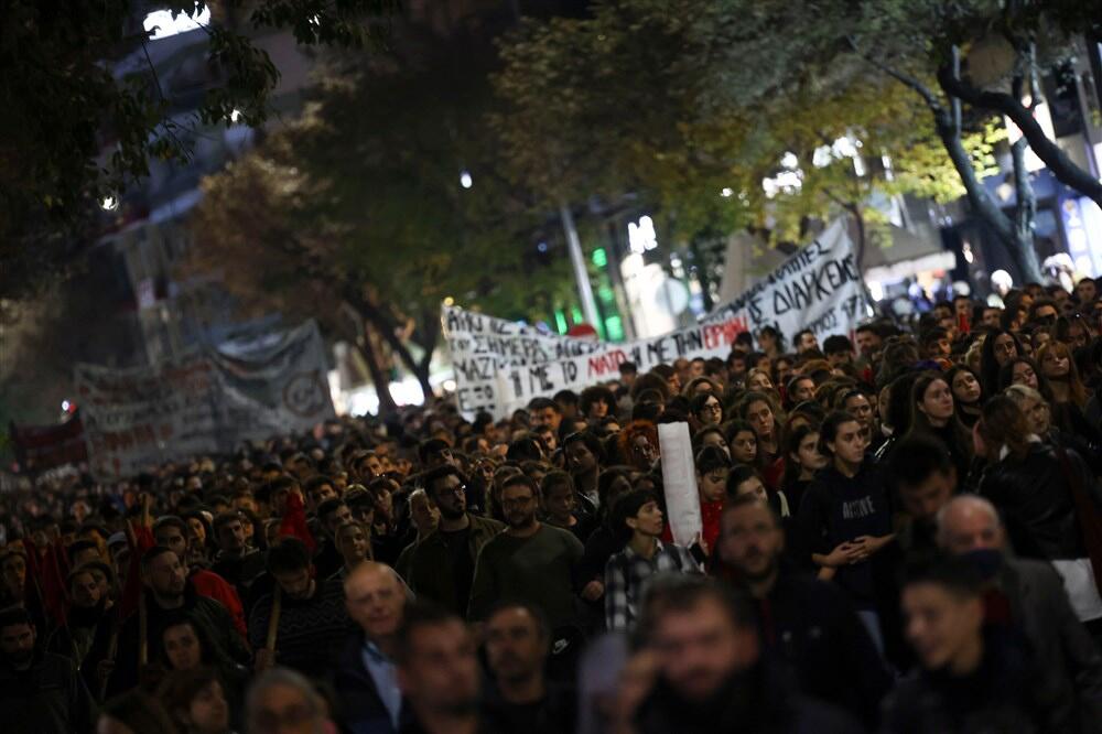 MASOVNE DEMONSTRACIJE U GRČKOJ: Ljudi na ULICAMA zbog tragične ŽELEZNIČKE NESREĆE