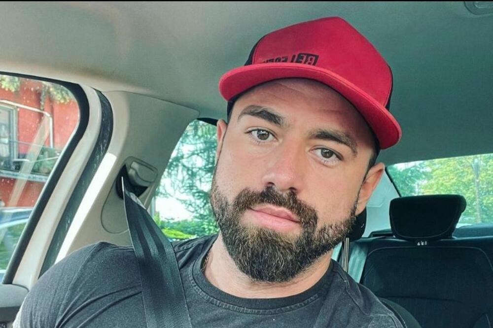 ZA 3 ŽIVOTA NEĆETE POGODITI ČIJI JE OVAJ DASA BRAT: Žene lude za njegovim MIŠIĆIMA, a evo čime se BAVI