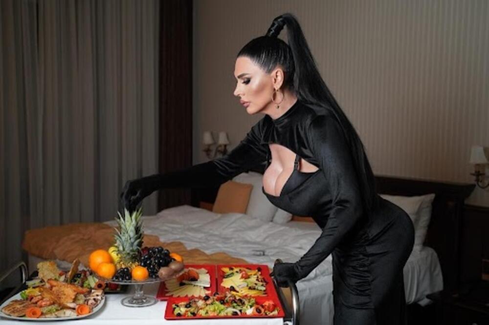 Transrodna pevačica smuvala ŽESTOKOG MOMKA IZ SARAJEVA! Elektra se razvela, pa odmah bivšem mužu našla REZERVU