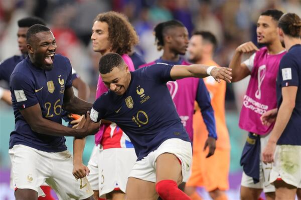 FRANCUSKA U OGROMNOM PROBLEMU: Mbapeu stradao skočni zglob?