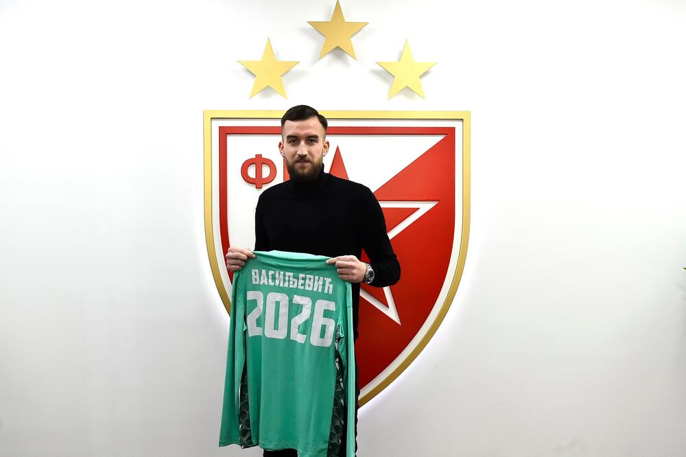 Nikola Vasiljević na potpisu novog ugovora