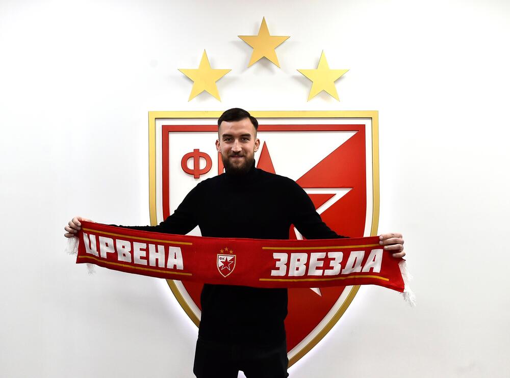 Nikola Vasiljević na potpisu novog ugovora