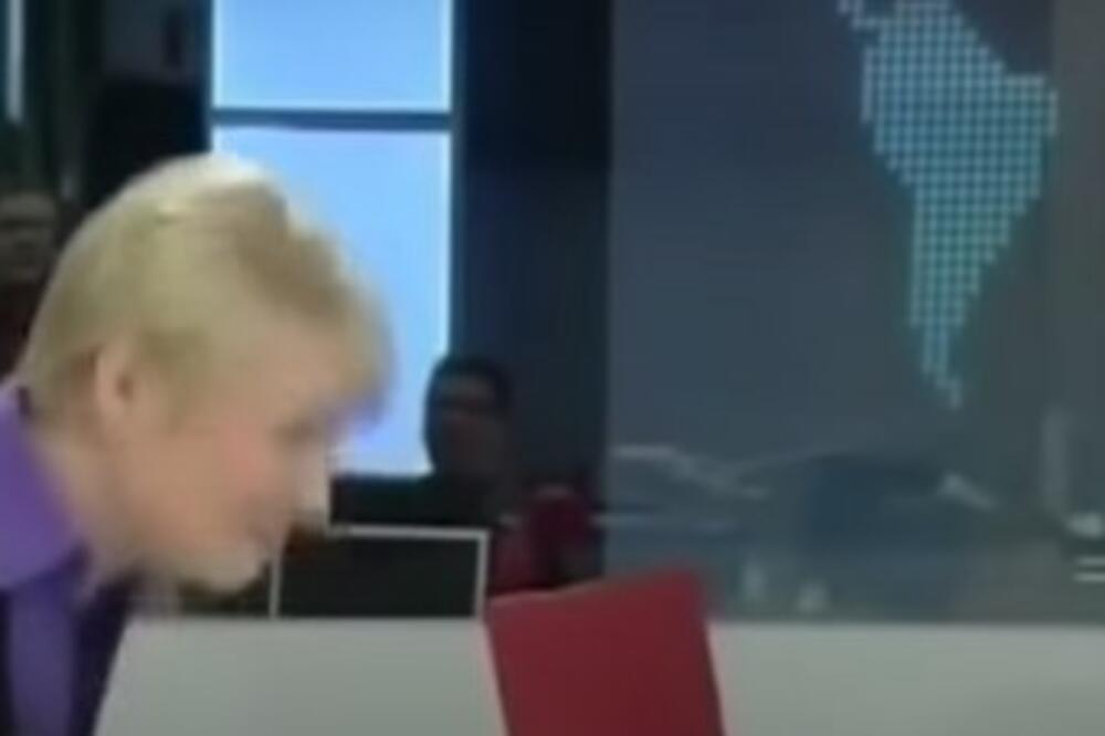 BRUKA, OVO SE DESILO UŽIVO U STUDIJU: Pala sa stolice za vreme emisije, a KAMERA SNIMILA SVE (VIDEO)