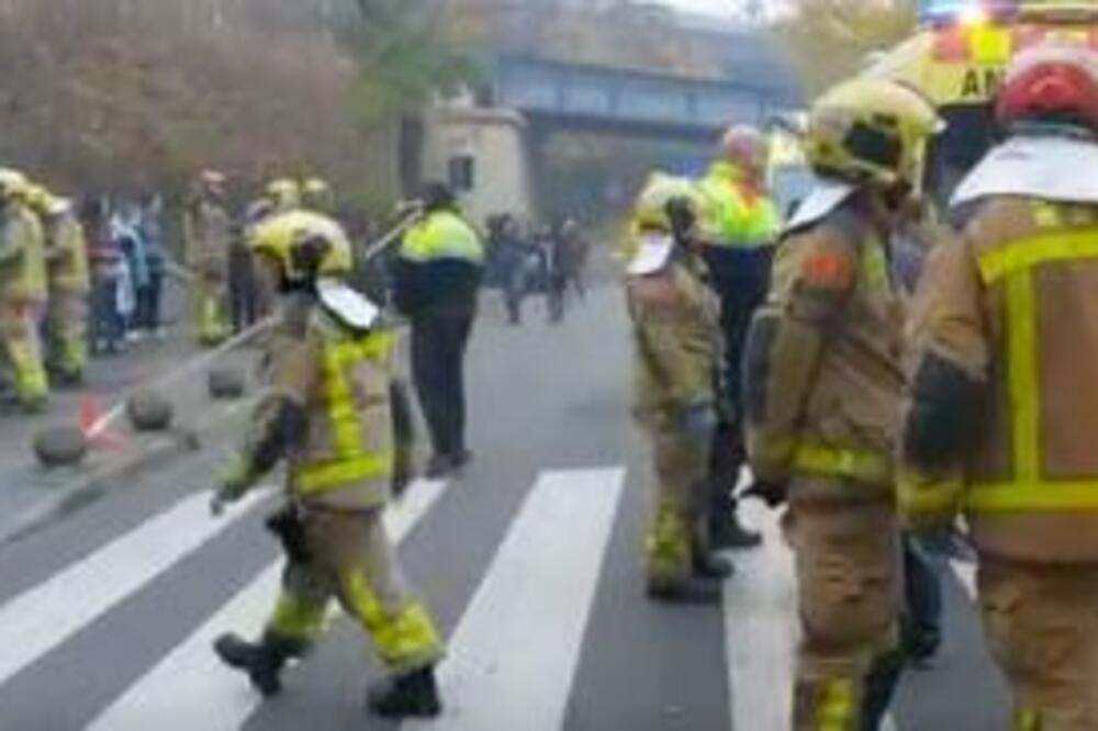 NAJMANJE 150 LJUDI POVREĐENO U SUDARU DVA VOZA U BARSELONI: Osetio se snažan UDAR, a onda je nastao HAOS (VIDEO)